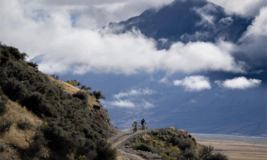 The-Mackenzie-Mountain-Bike-Race-Lake-Tekapo-mountain-scenery-2026-550x330px